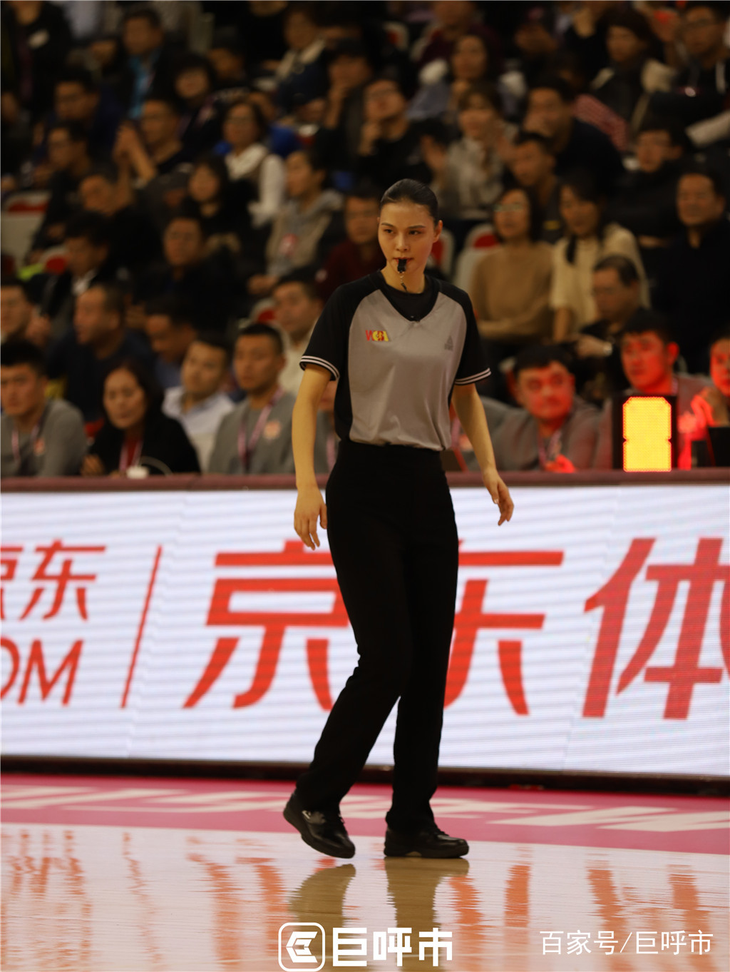 包含纽卡斯尔训练开放日，今夜防线松动引欢呼，CBA季后赛在即，高层口径保持一致的词条