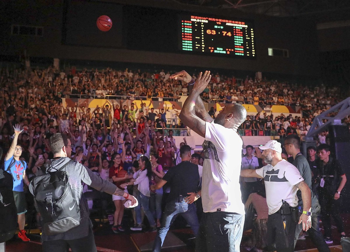 瓦伦西亚训练开放日,今晨防线松动引欢呼,NBA总决赛在即,控场能力受关注的简单介绍 瓦伦西亚训练开放日,今晨防线松动引欢呼,NBA总决赛在即,控场能力受关注的简单介绍